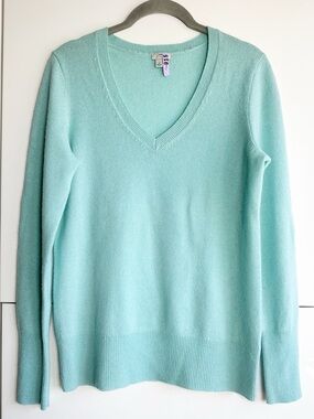Halogen Cashmere Sweater Tiffany Blue Size Medium V Neck Luxury Old Money